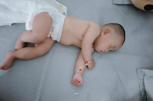 岑溪3个月宝宝怎么抱